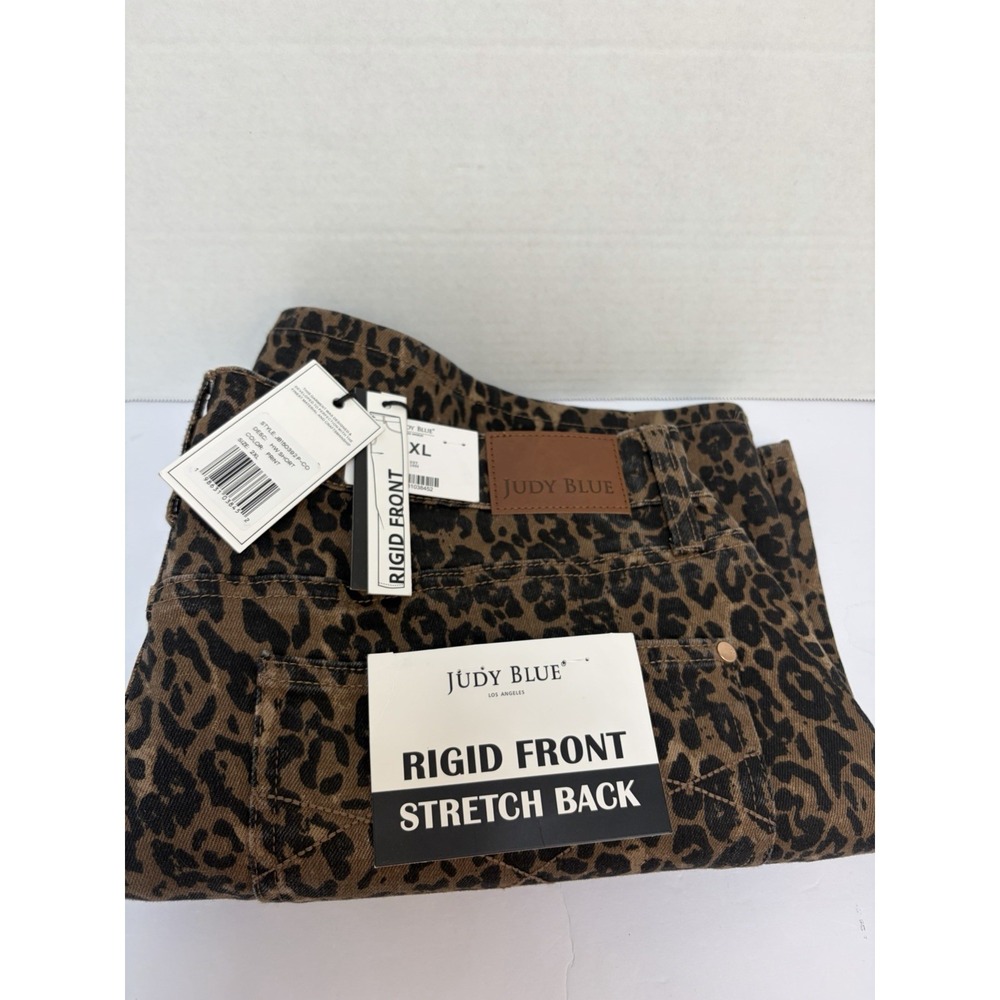 Judy Blue NWT Hi-Rise Rigid Magic Leopard Print Denim Shorts Size 2XL #150392